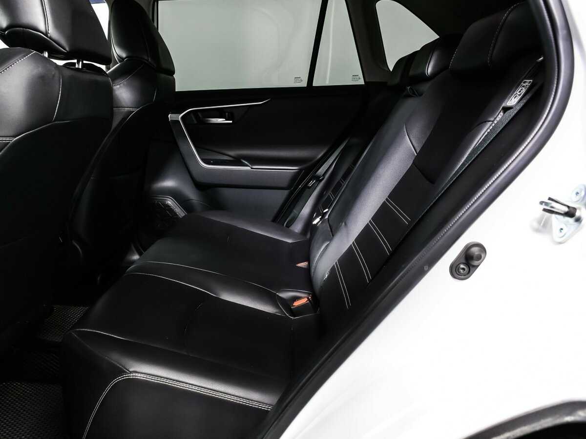 Toyota RAV4 с пробегом — 2021 год. Фото: #13