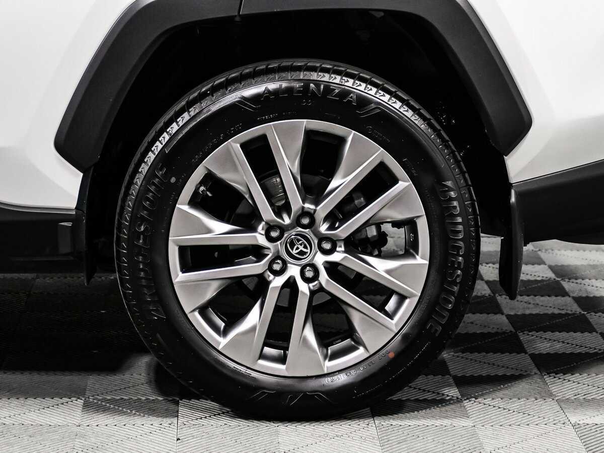 Toyota RAV4 с пробегом — 2021 год. Фото: #15