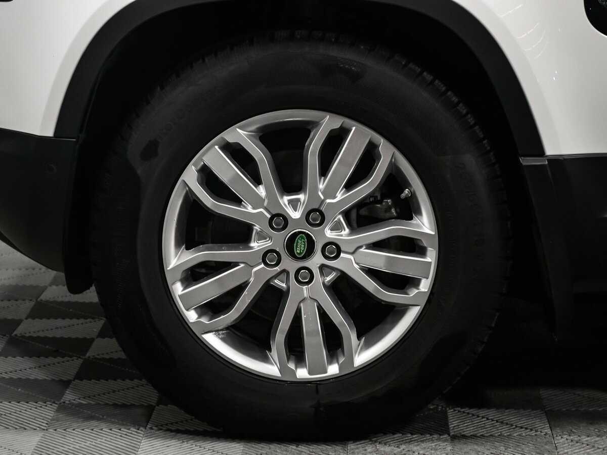 Land Rover Defender с пробегом — 2021 год. Фото: #18