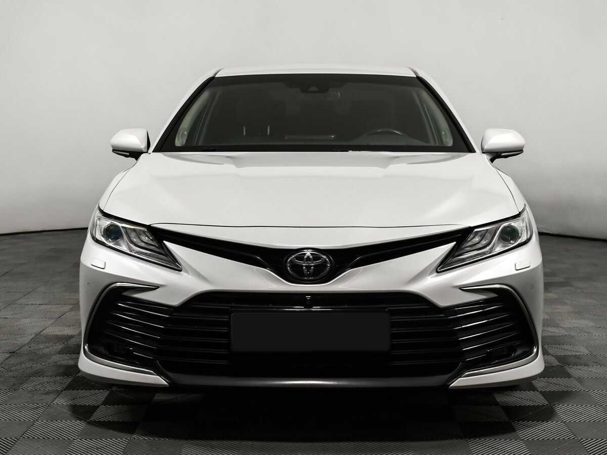 Toyota Camry с пробегом — 2021 год. Фото: #1