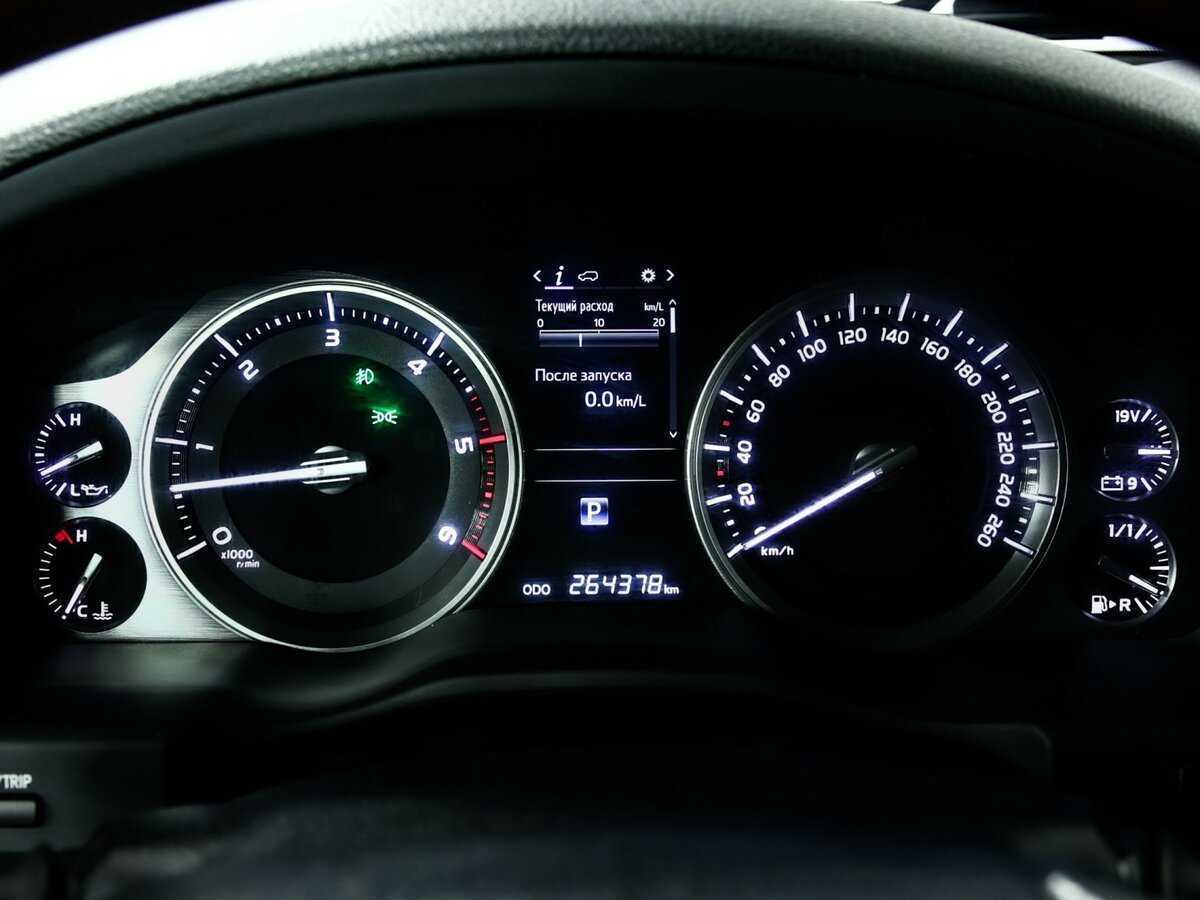 Toyota Land Cruiser с пробегом — 2015 год. Фото: #9