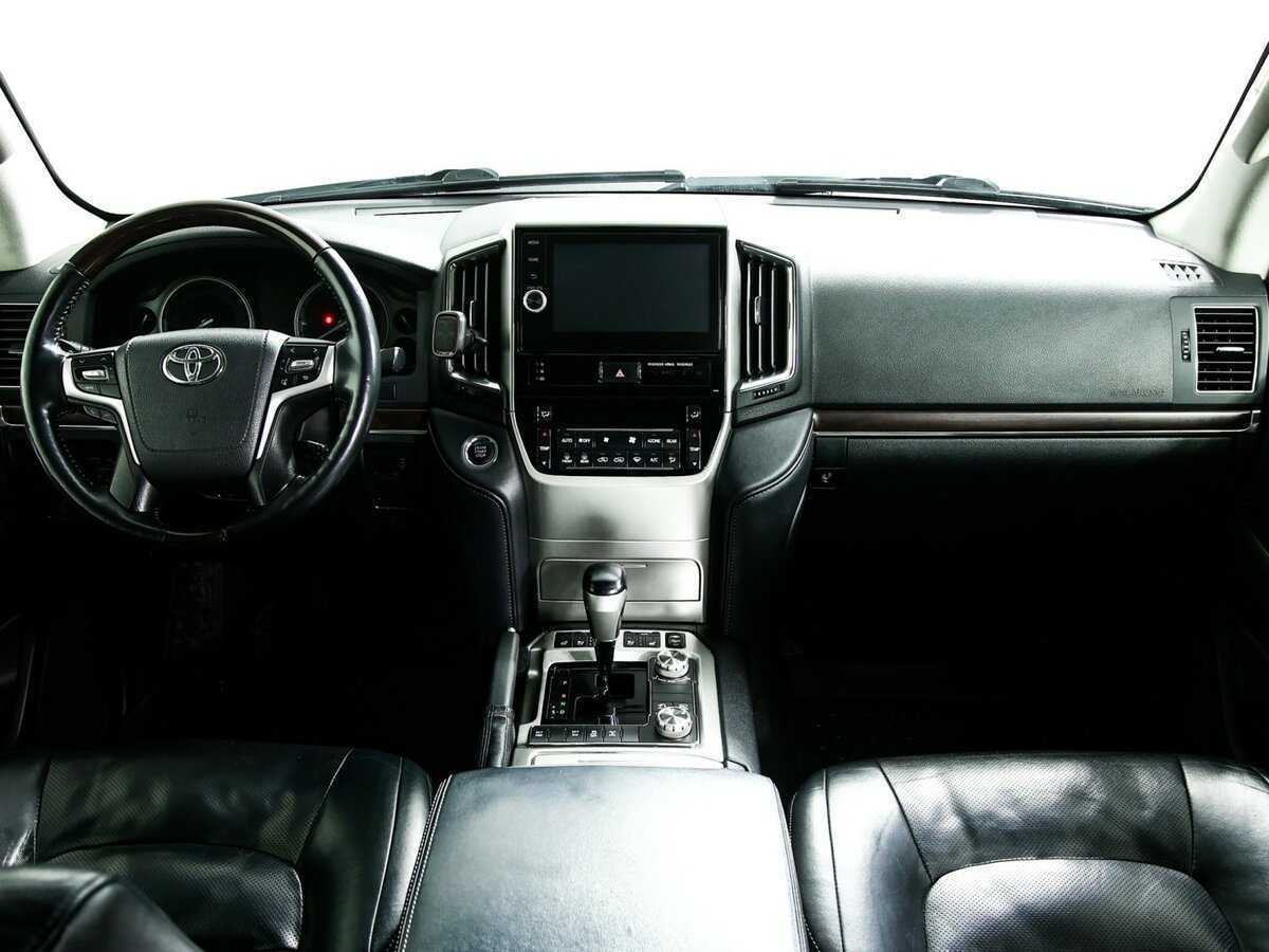 Toyota Land Cruiser с пробегом — 2015 год. Фото: #10