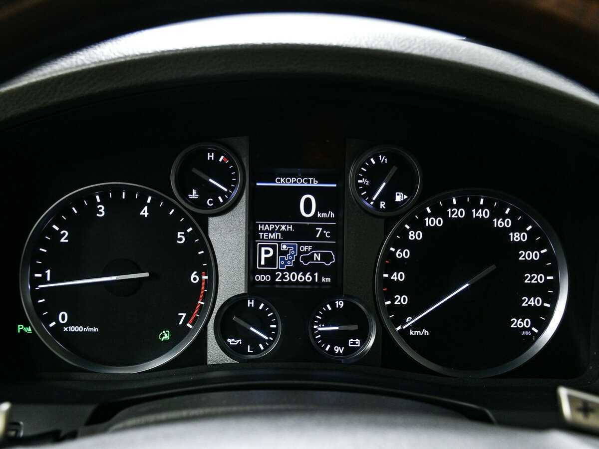 Lexus LX с пробегом — 2014 год. Фото: #9