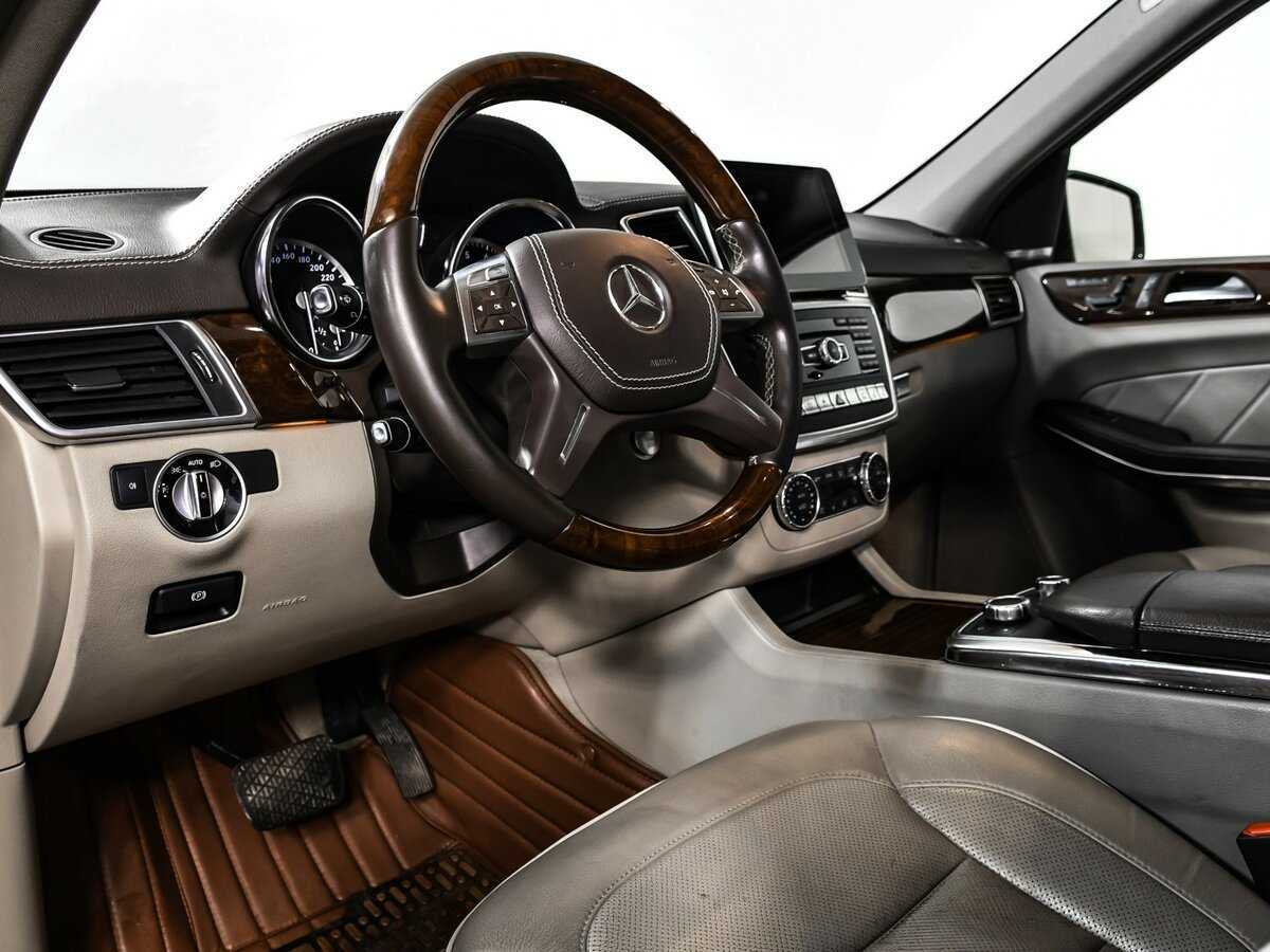 Mercedes-Benz GL-Класс с пробегом — 2012 год. Фото: #11