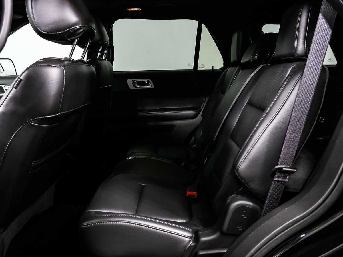 Ford Explorer с пробегом — 2015 год. Фото: #12