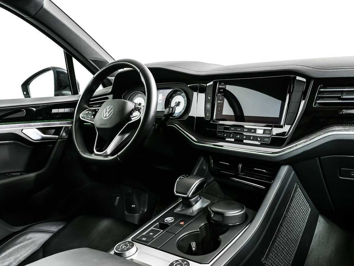 Volkswagen Touareg с пробегом — 2021 год. Фото: #8