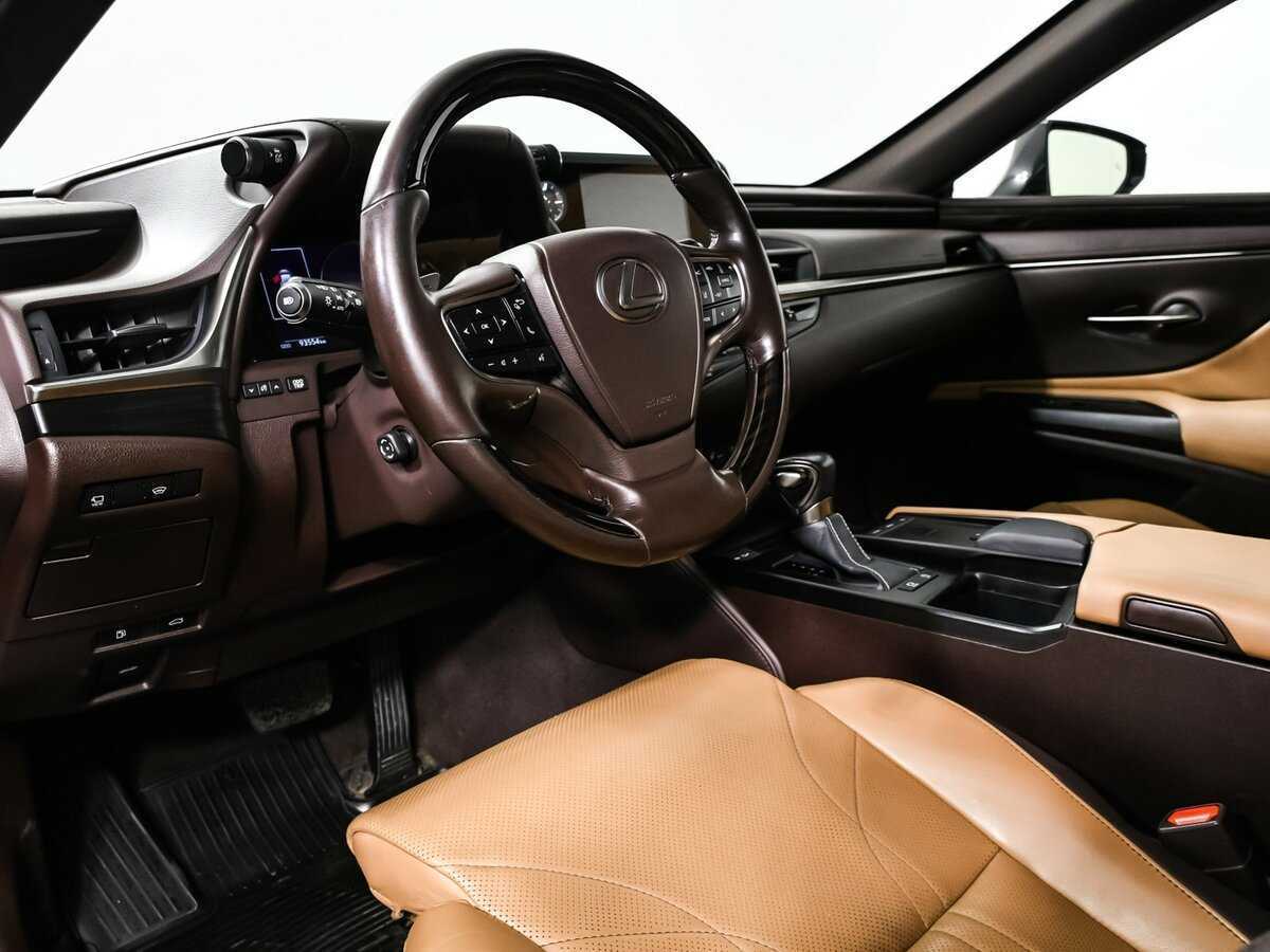 Lexus ES с пробегом — 2018 год. Фото: #11