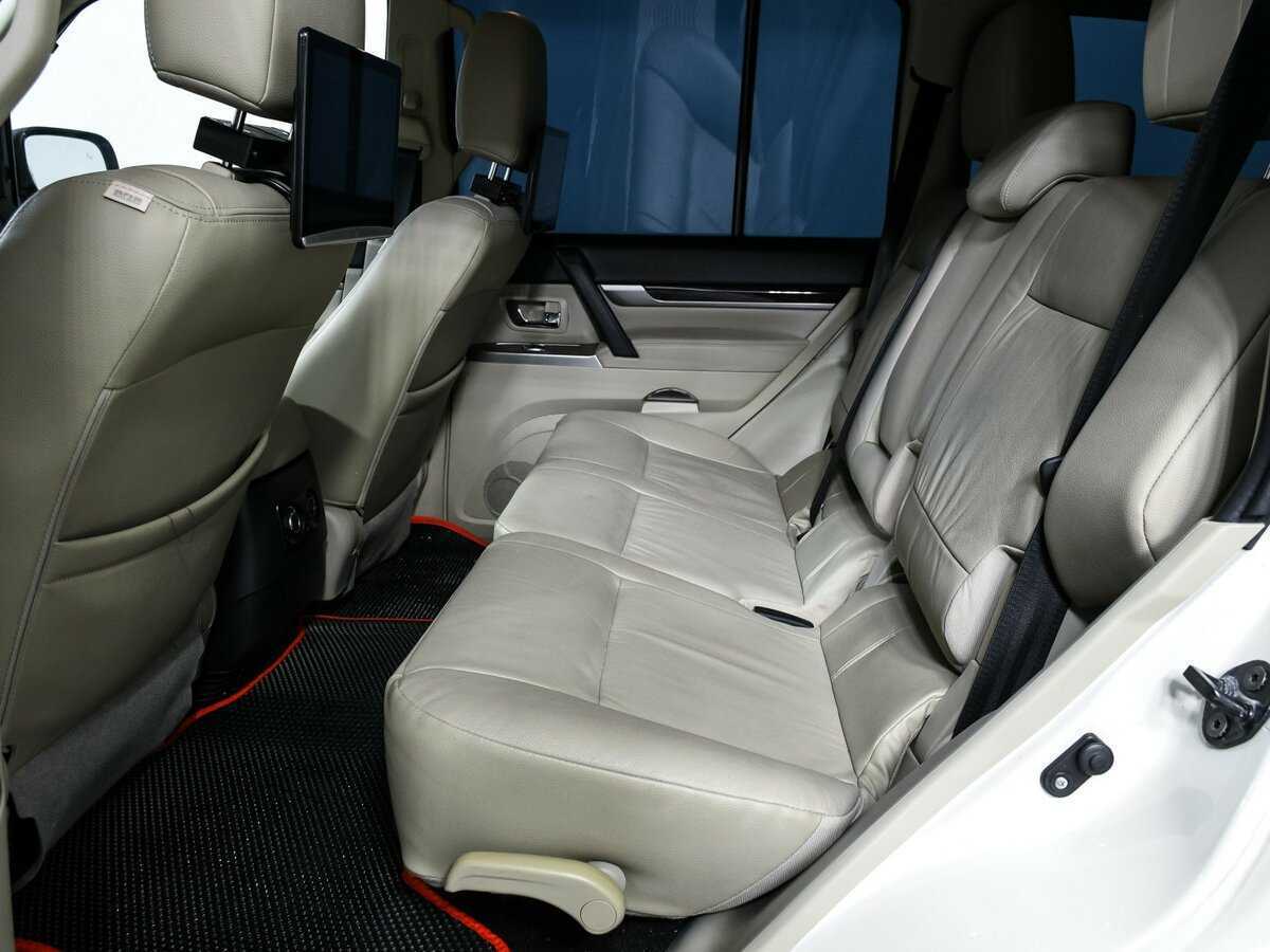 Mitsubishi Pajero с пробегом — 2019 год. Фото: #11