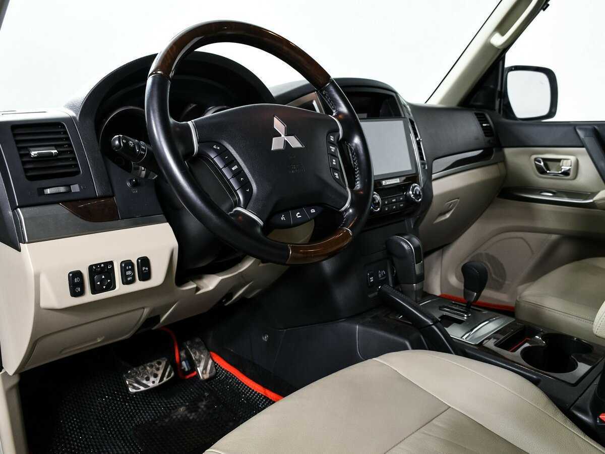 Mitsubishi Pajero с пробегом — 2019 год. Фото: #12
