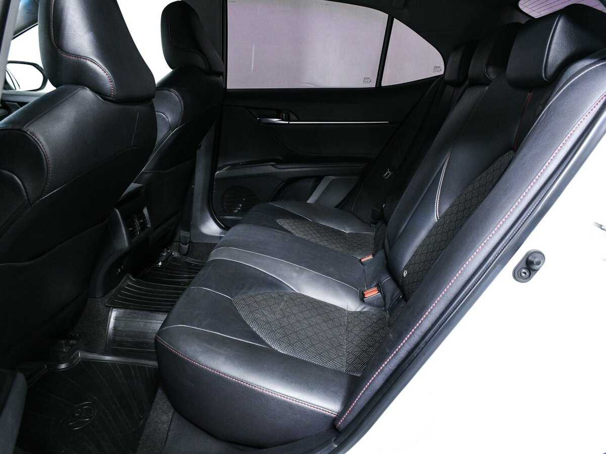 Toyota Camry с пробегом — 2021 год. Фото: #11
