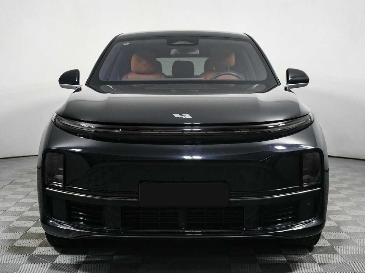 LiXiang L7 с пробегом — 2024 год. Фото: #1