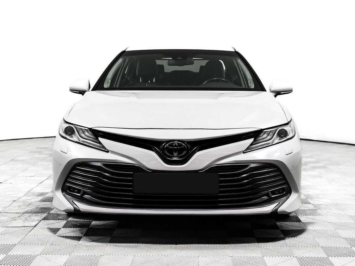 Toyota Camry с пробегом — 2018 год. Фото: #1