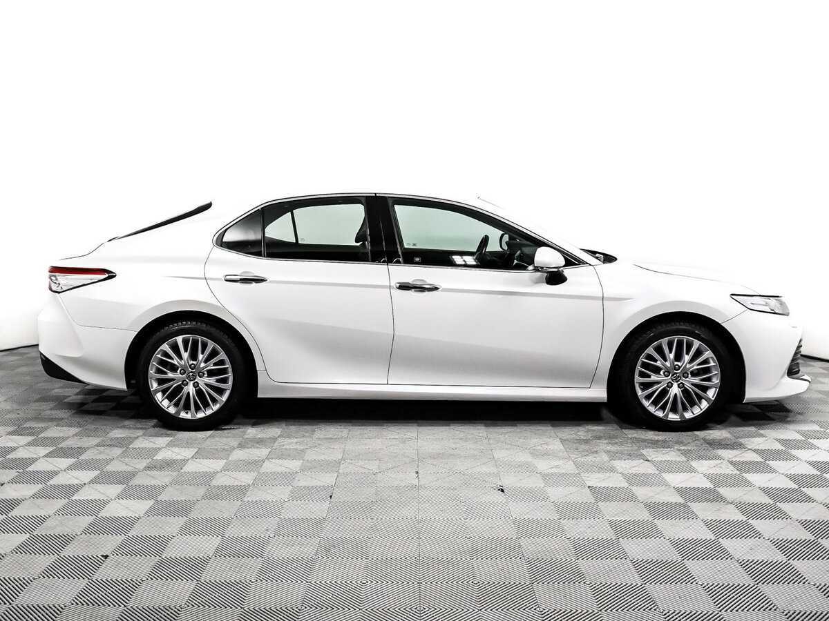 Toyota Camry с пробегом — 2018 год. Фото: #3