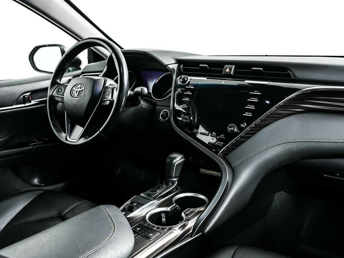 Toyota Camry с пробегом — 2018 год. Фото: #8
