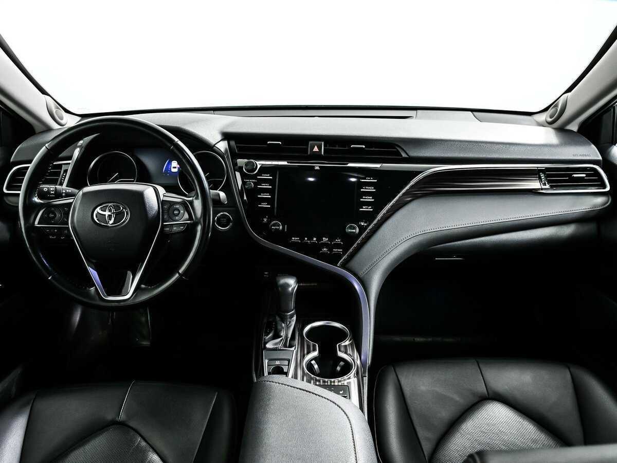 Toyota Camry с пробегом — 2018 год. Фото: #10