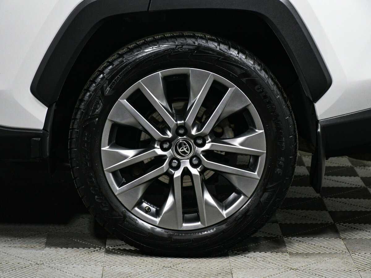 Toyota RAV4 с пробегом — 2022 год. Фото: #11