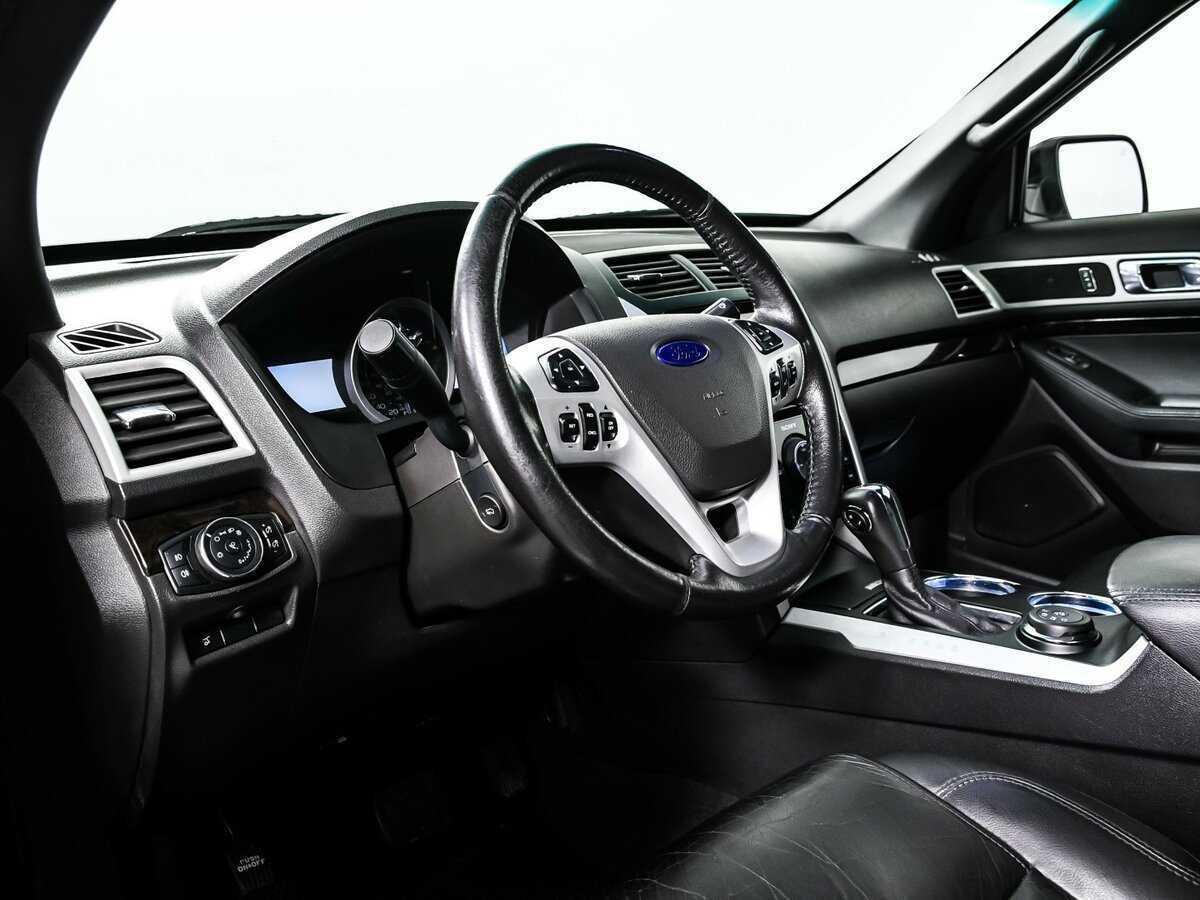 Ford Explorer с пробегом — 2013 год. Фото: #12