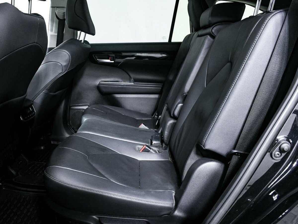 Toyota Highlander с пробегом — 2023 год. Фото: #10
