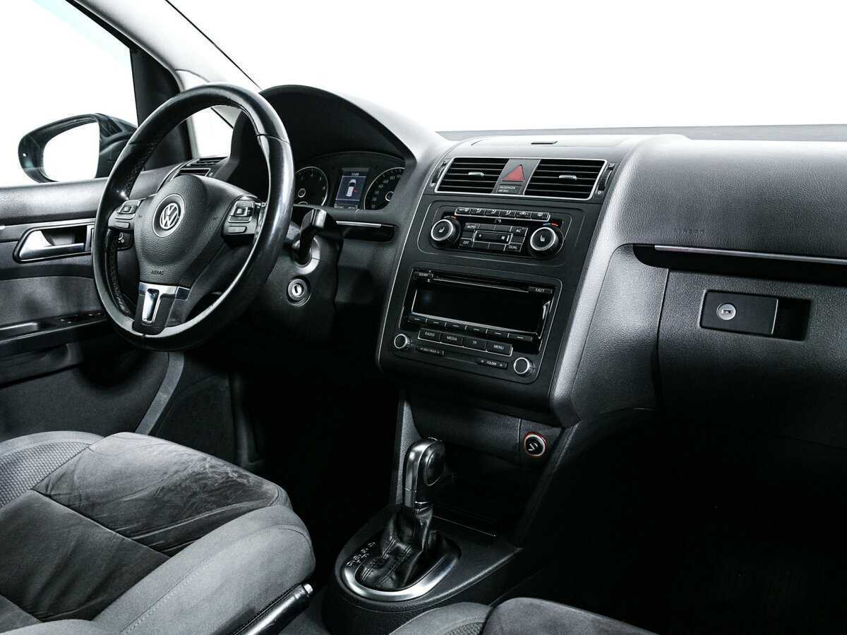Volkswagen Touran с пробегом — 2012 год. Фото: #8