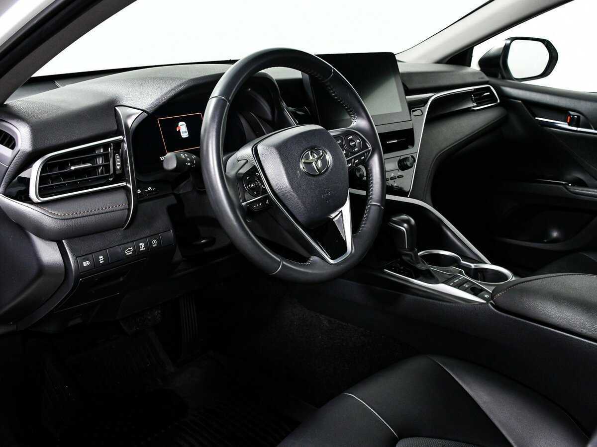 Toyota Camry с пробегом — 2023 год. Фото: #9