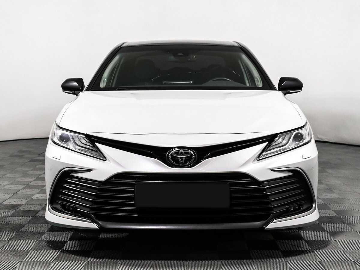 Toyota Camry с пробегом — 2021 год. Фото: #1