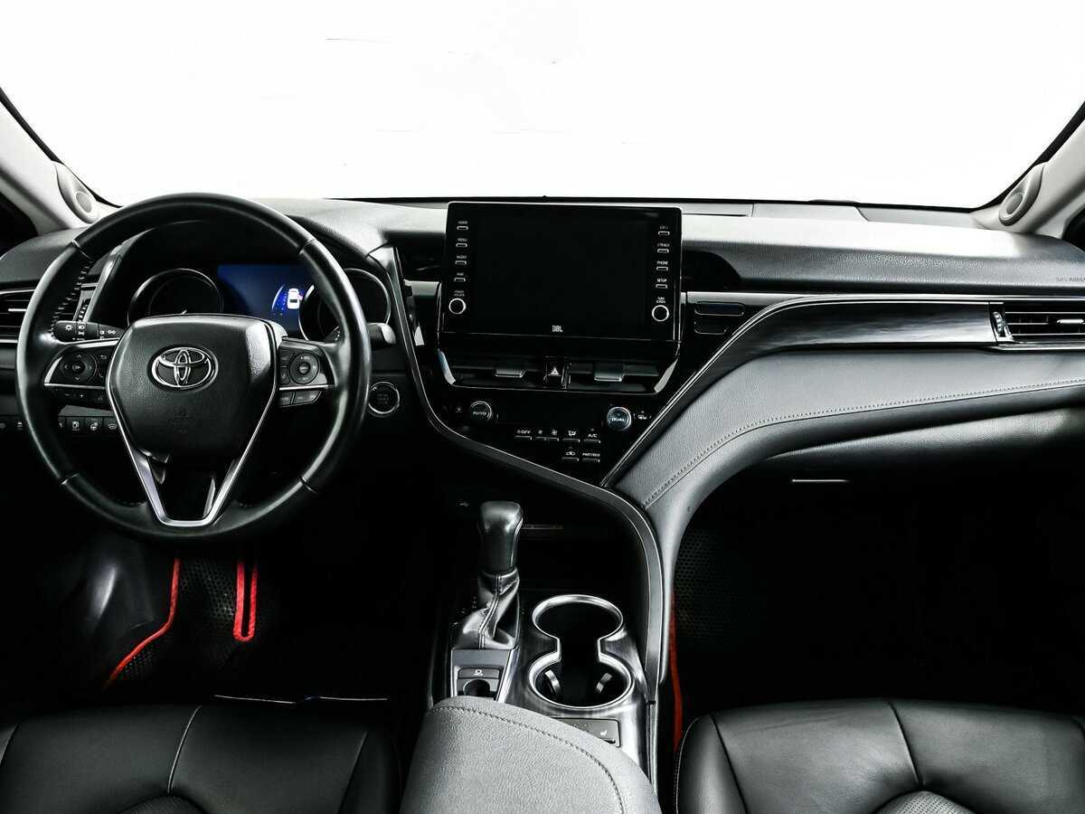 Toyota Camry с пробегом — 2021 год. Фото: #10