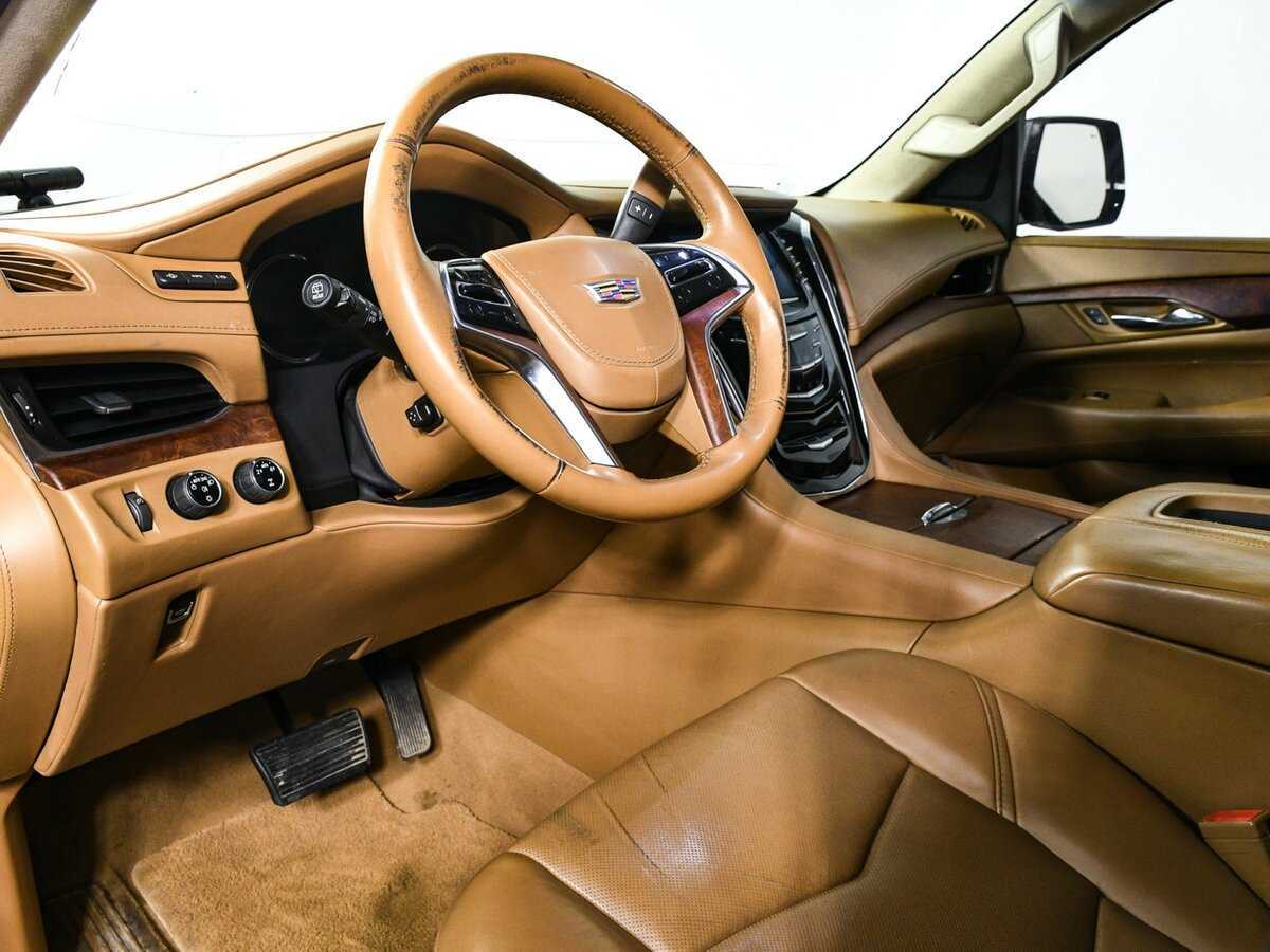 Cadillac Escalade с пробегом — 2016 год. Фото: #11