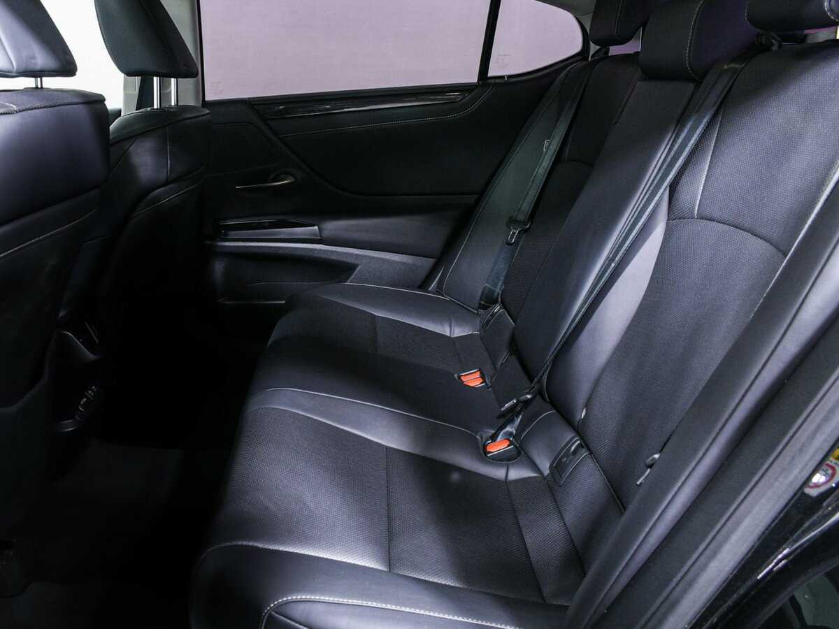 Lexus ES с пробегом — 2019 год. Фото: #10