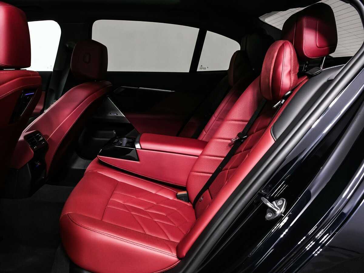 BMW 5 серии с пробегом — 2024 год. Фото: #12