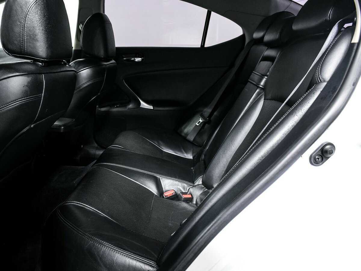 Lexus IS с пробегом — 2008 год. Фото: #12