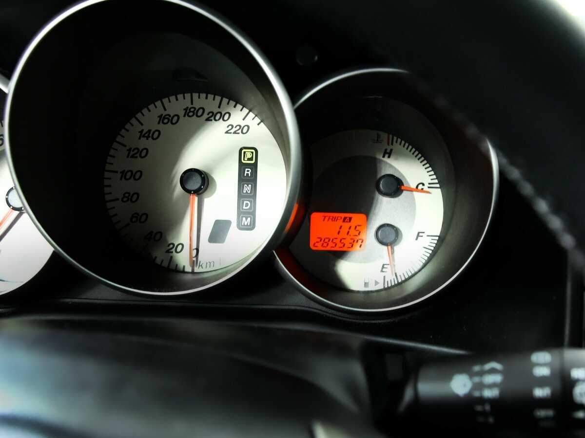 Mazda 3 с пробегом — 2006 год. Фото: #9