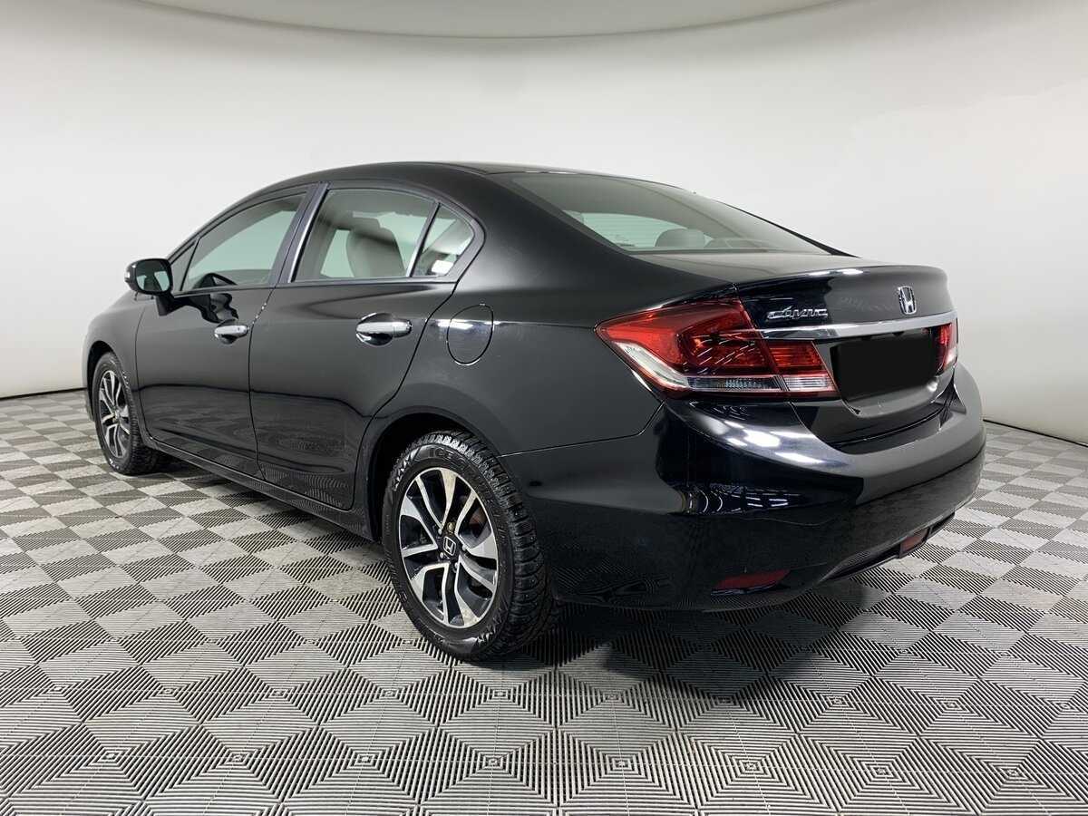 Honda Civic с пробегом — 2013 год. Фото: #6