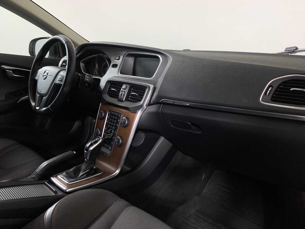 Volvo V40 Cross Country с пробегом — 2017 год. Фото: #13