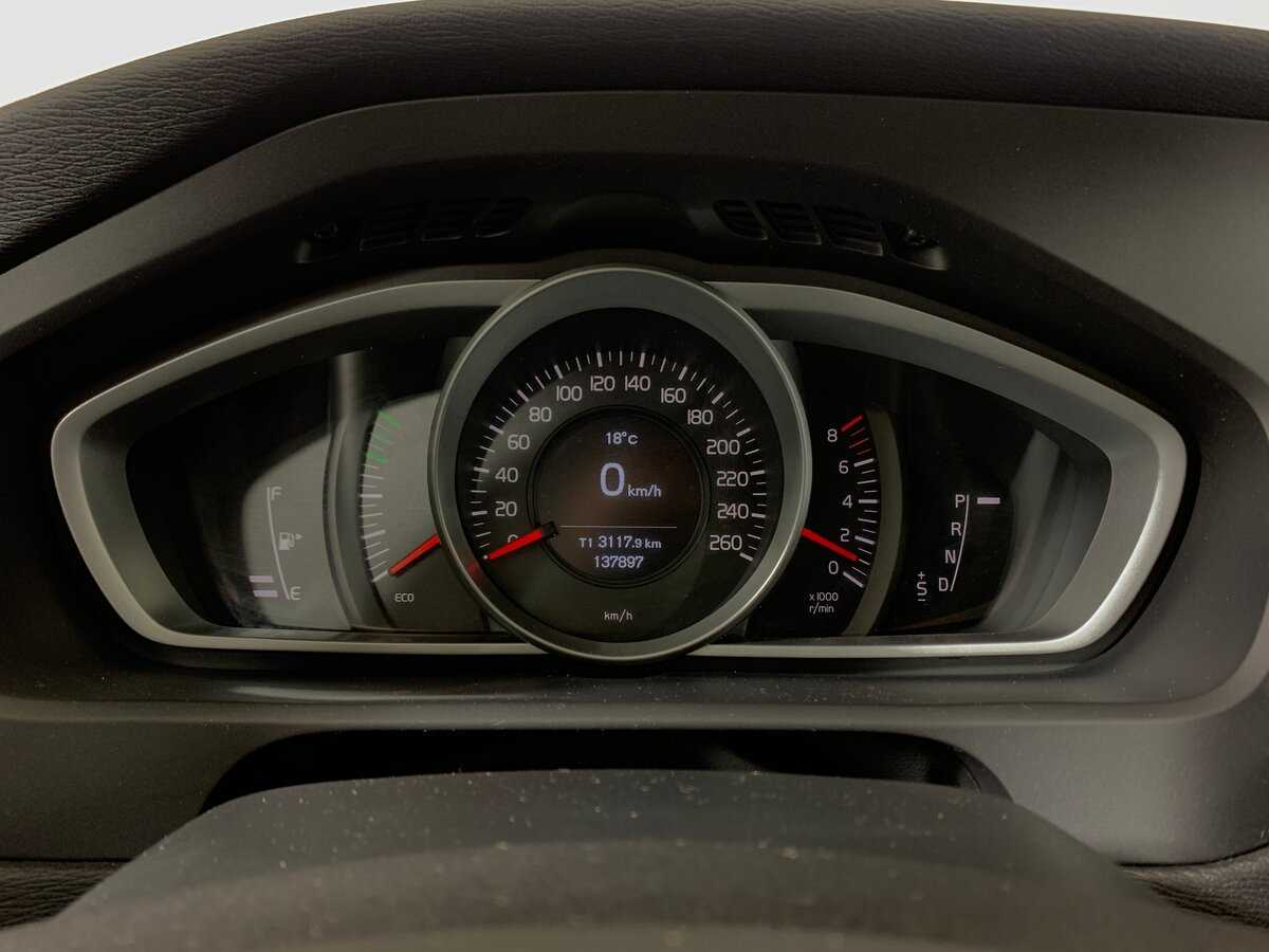 Volvo V40 Cross Country с пробегом — 2017 год. Фото: #14