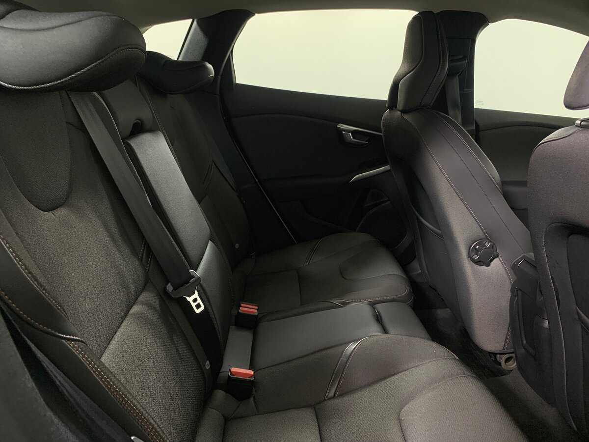 Volvo V40 Cross Country с пробегом — 2017 год. Фото: #17