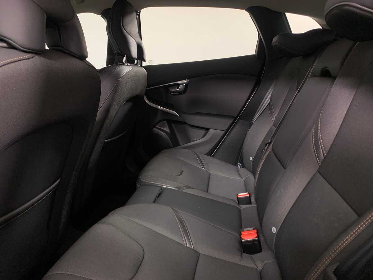 Volvo V40 Cross Country с пробегом — 2017 год. Фото: #18