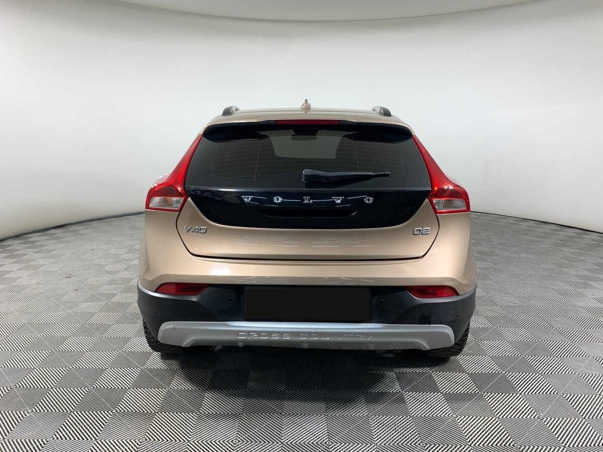 Volvo V40 с пробегом — 2015 год. Фото: #5