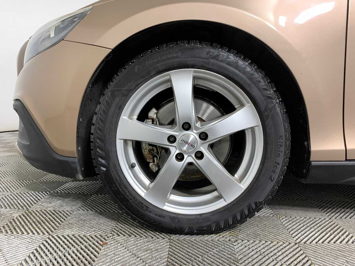 Volvo V40 с пробегом — 2015 год. Фото: #8