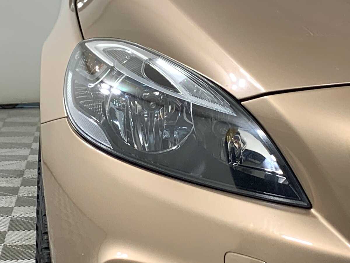 Volvo V40 с пробегом — 2015 год. Фото: #9