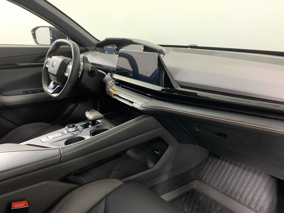 Changan UNI-V с пробегом — 2023 год. Фото: #13