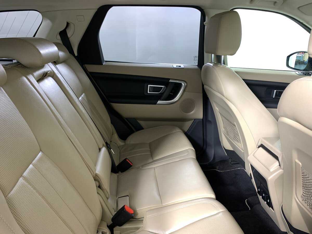 Land Rover Discovery Sport с пробегом — 2016 год. Фото: #17