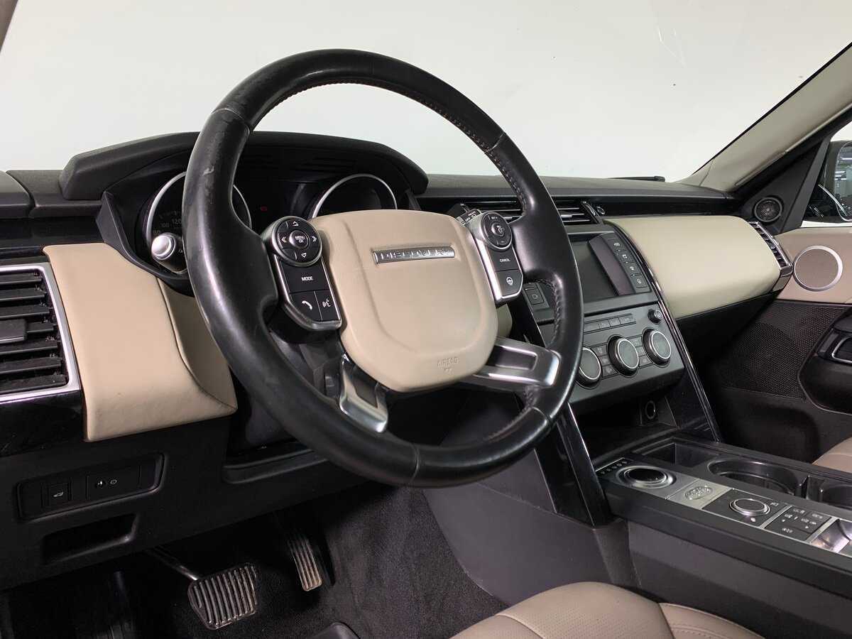 Land Rover Discovery с пробегом — 2017 год. Фото: #10