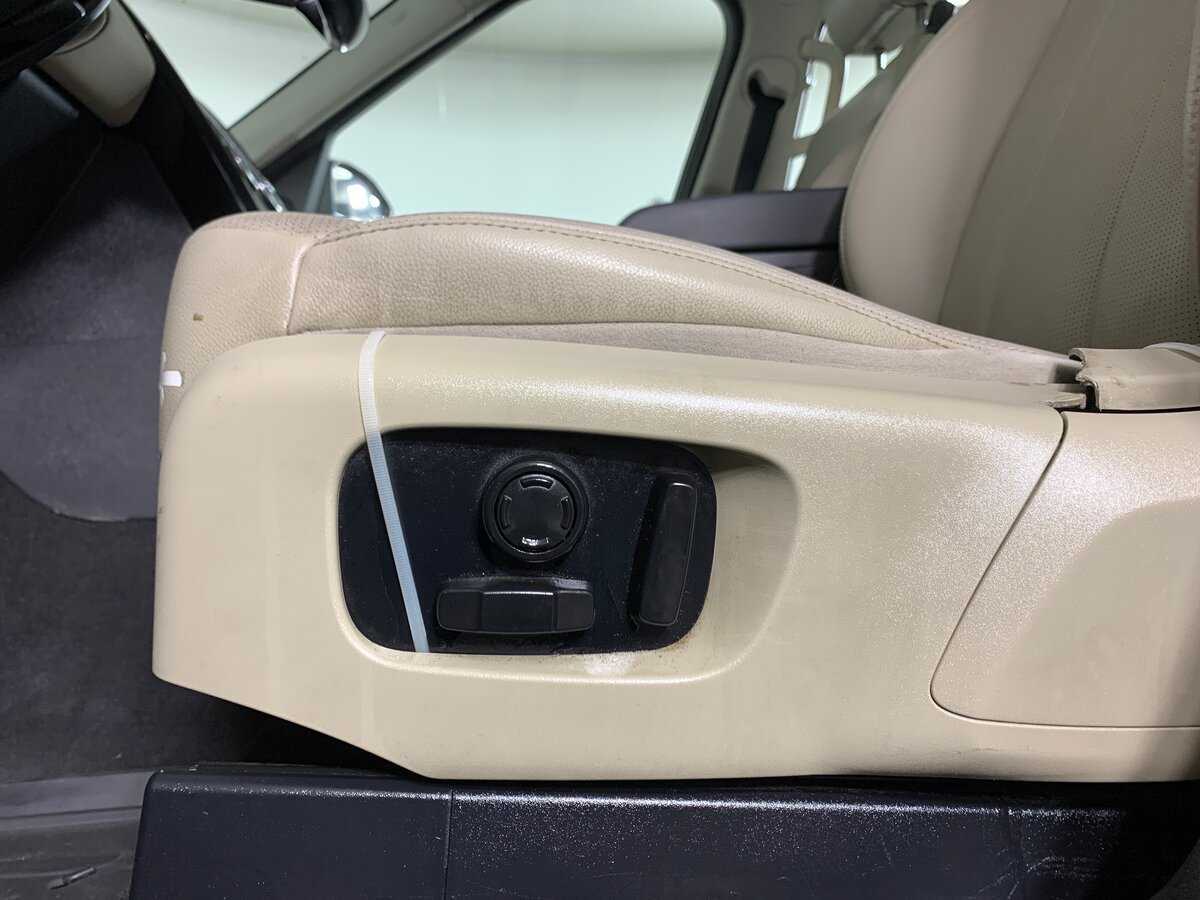 Land Rover Discovery с пробегом — 2017 год. Фото: #15