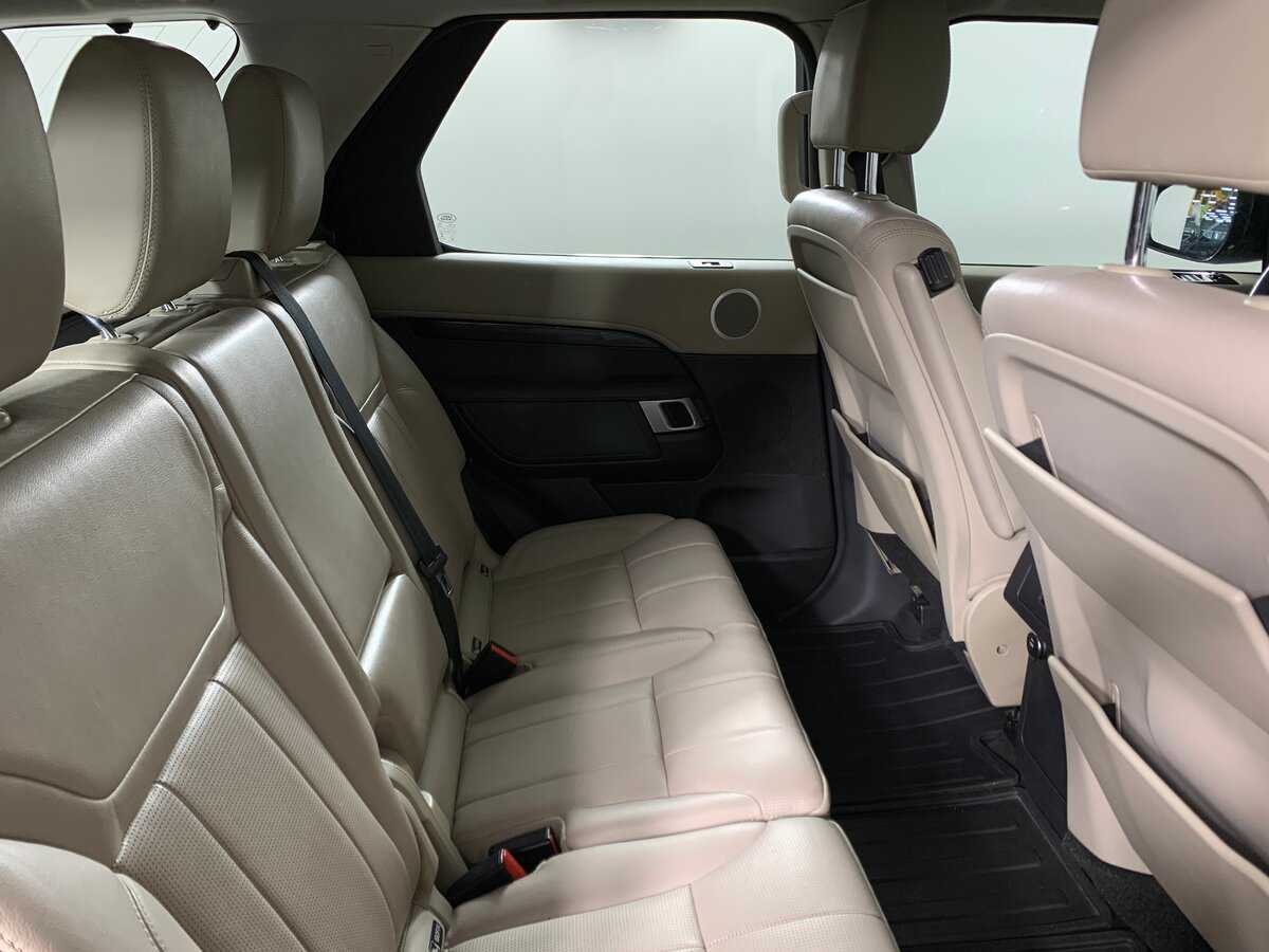 Land Rover Discovery с пробегом — 2017 год. Фото: #16
