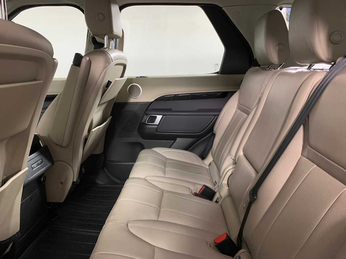 Land Rover Discovery с пробегом — 2017 год. Фото: #17