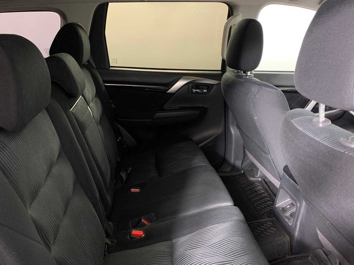 Mitsubishi Pajero Sport с пробегом — 2018 год. Фото: #17
