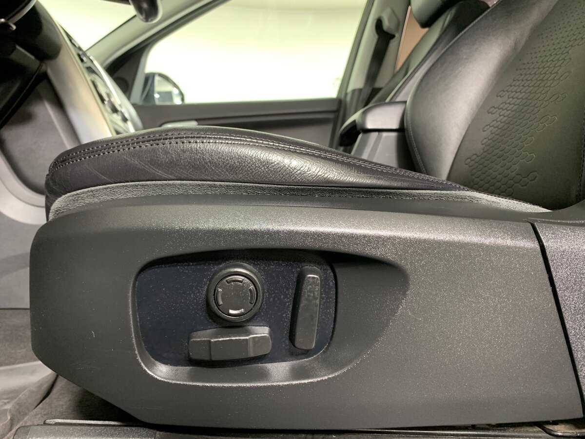 Land Rover Discovery Sport с пробегом — 2018 год. Фото: #16