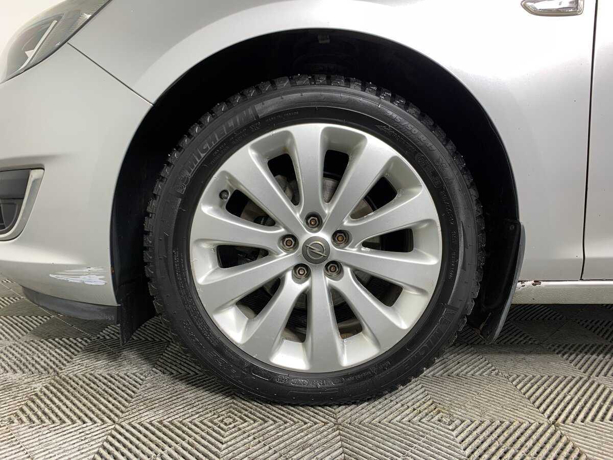 Opel Astra с пробегом — 2012 год. Фото: #8