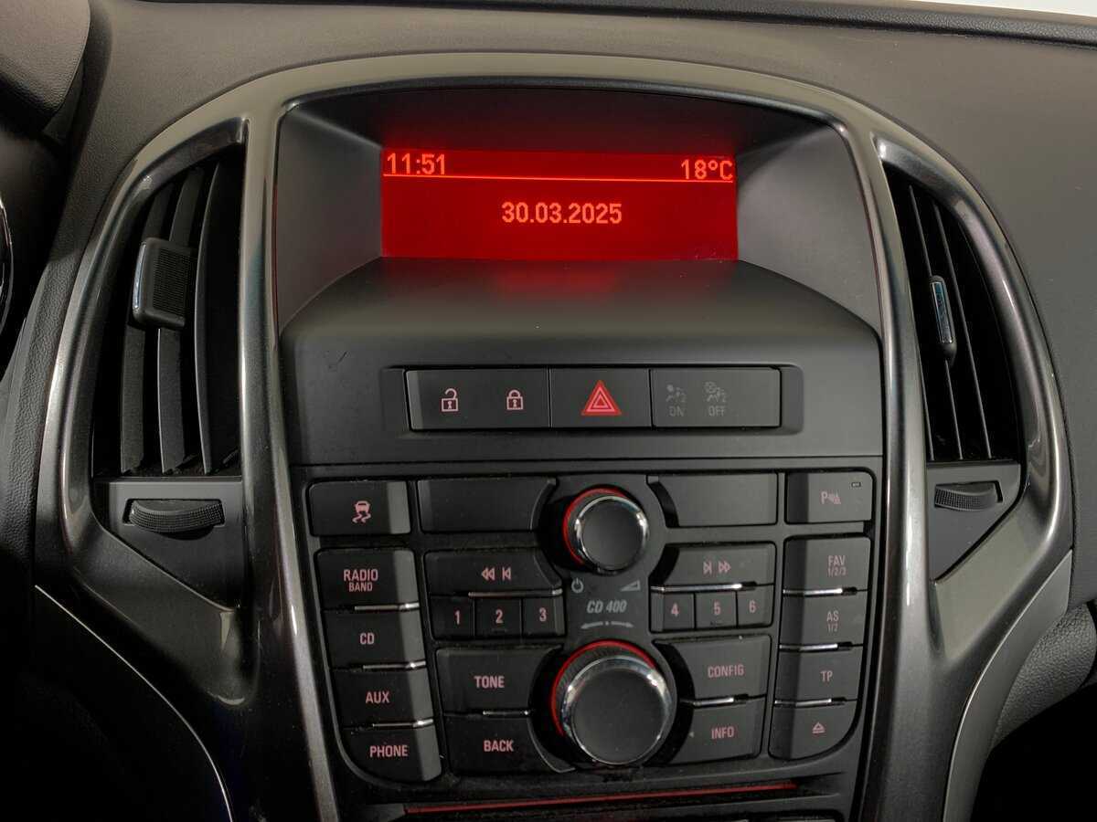 Opel Astra с пробегом — 2012 год. Фото: #15