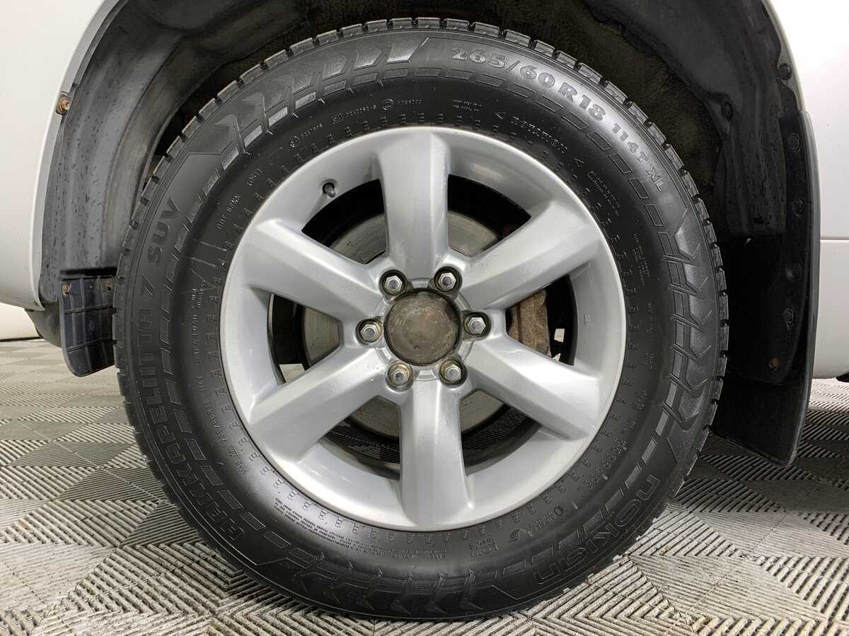 Toyota Land Cruiser Prado с пробегом — 2011 год. Фото: #8